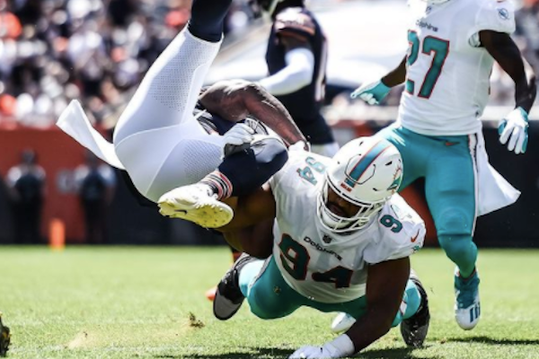 Miami Dolphins speler met tackle