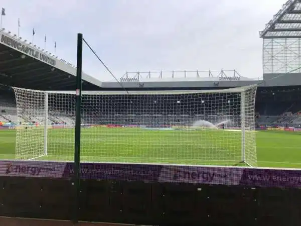 Leazes Stand - Section L1D – prima zicht achter het doel, aantrekkelijke prijs.