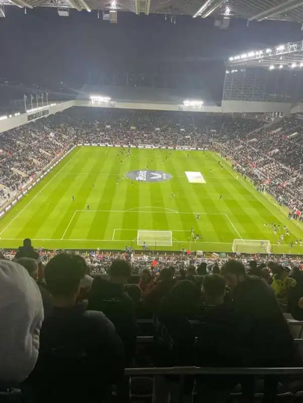 Leazes Stand - Section L7K – uitzicht van boven, geweldige sfeer