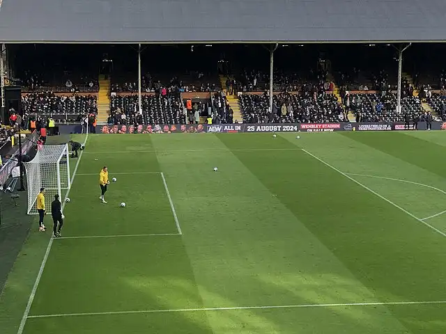 Hoe lang is de wachtlijst voor een Fulham seizoenkaart? background image