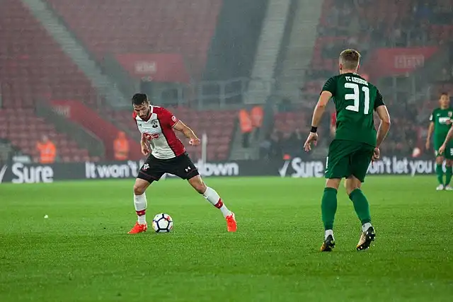 Hoelang is de wachtlijst voor een Southampton seizoenkaart? background image